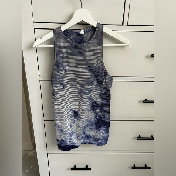 Lululemon tank - Picture 1 of 2